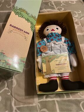Collectible Dakin Raggedy Ann Storybook Adventures Signature 16in Cloth Doll